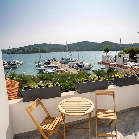 Irene לינה וארוחת בוקר 3*